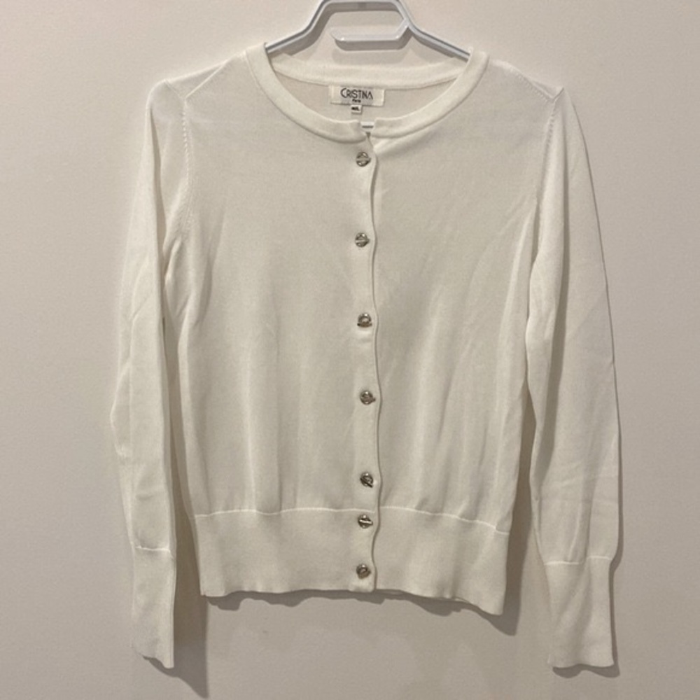 EUC 90’s Toggle button cute white sweater